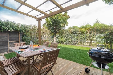 Patio, BBQ facilities, Garden, Dining area, Garden view