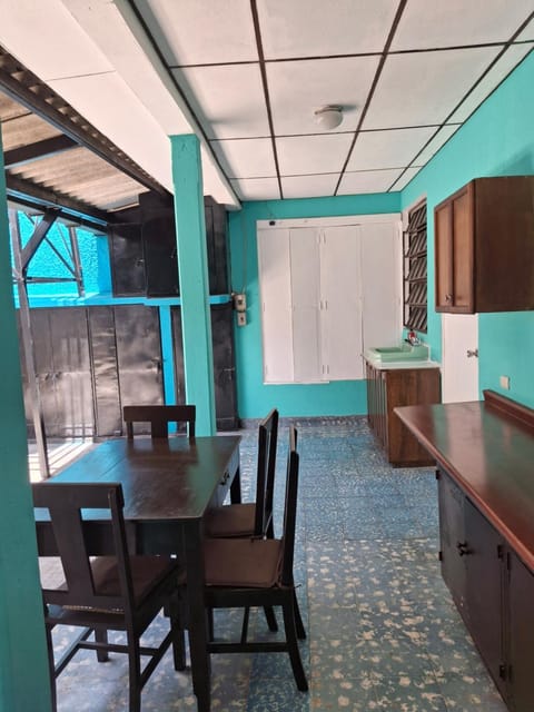 Hostal Primaveras nest Bed and Breakfast in La Libertad Department, El Salvador