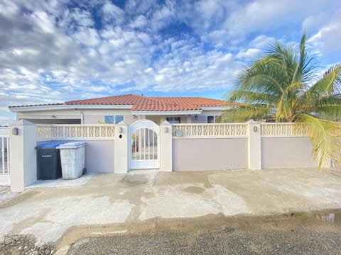 Private Family Home House in Oranjestad