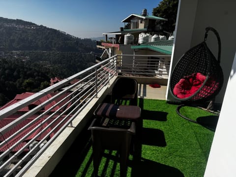 The Ivyview Villa Kumarhatti Barog Near Kasauli Chalet in Himachal Pradesh