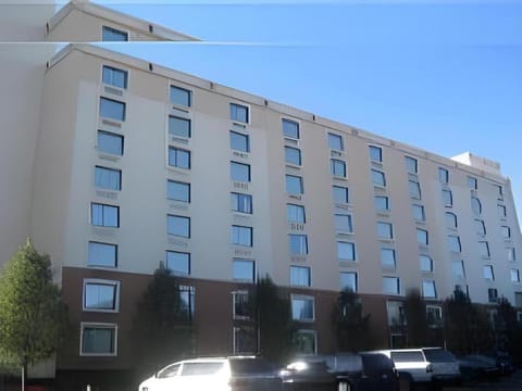 Garden Plaza Hotel Hotel in Saddle Brook