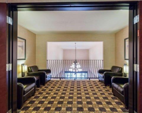 Quality Suites Hotel in Huntsville