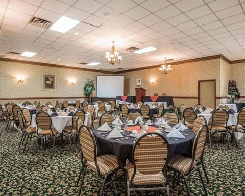 Quality Inn & Conference Centre Hotel in Red Deer