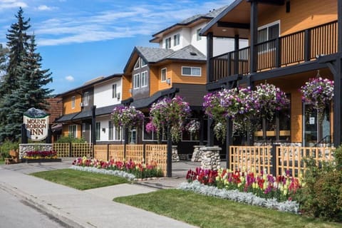 Mount Robson Inn Hotel in Jasper