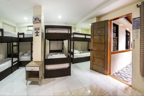 TV and multimedia, Photo of the whole room, Bedroom, bunk bed, air conditioner