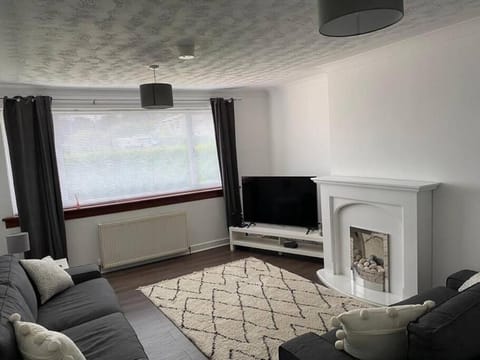 3 bedroom detached house, close to Glasgow House in Glasgow