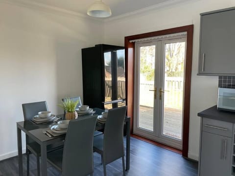 3 bedroom detached house, close to Glasgow House in Glasgow