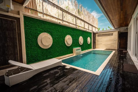 Swimming pool, Swimming pool