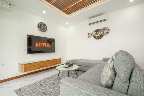 Communal lounge/ TV room, TV and multimedia, Living room, Seating area