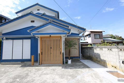 Property building, Facade/entrance, Parking