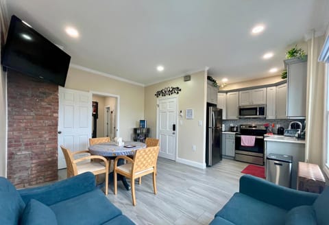 Dining area, microwave, oven, kitchen