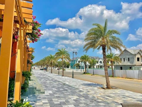 Property building, Day, Neighbourhood, Garden, Street view, Location