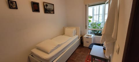 Cozy Room near Airport , Metro and Train Station Vacation rental in Lisbon