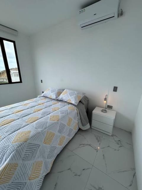 Bed, Photo of the whole room, Bedroom, air conditioner