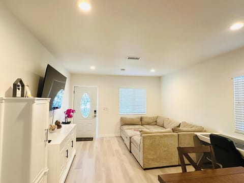 New Spacious 2BR2BA in Anaheim near Disneyland House in Stanton