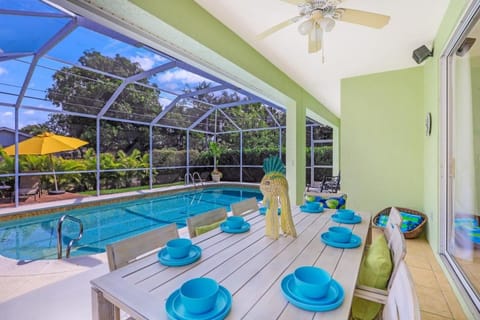 Spacious Beautiful 4 Bed 3 Bath Pool Near Beach House in Naples Park