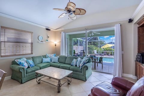 Spacious Beautiful 4 Bed 3 Bath Pool Near Beach House in Naples Park