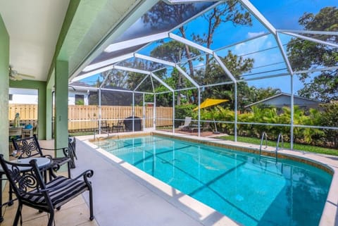 Spacious Beautiful 4 Bed 3 Bath Pool Near Beach House in Naples Park