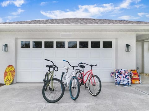 Spacious Pool Home Near Beach with backyard oasis House in Naples Park