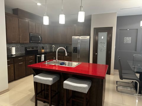 Kitchen or kitchenette, Dining area, oven, stove