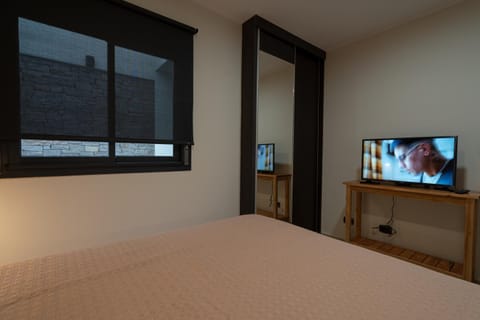 Bed, TV and multimedia, Bedroom