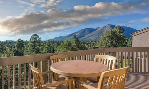 View (from property/room), Balcony/Terrace, Mountain view