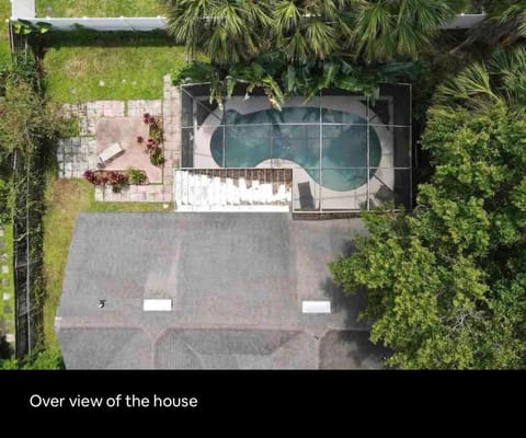 Beautiful Home with Swimming Pool House in Poinciana