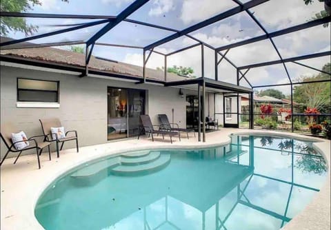 Beautiful Home with Swimming Pool House in Poinciana