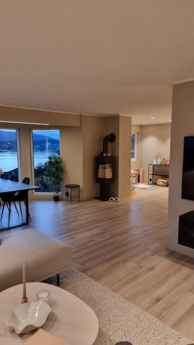 Villa with amazing view! Free Parking Apartment in Tromso