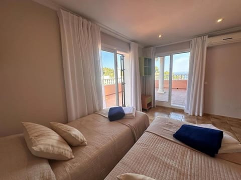 Bedroom, Sea view, air conditioner