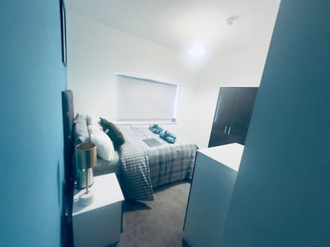 Cozy Spacious Ensuite Bedroom Vacation rental in Wigan