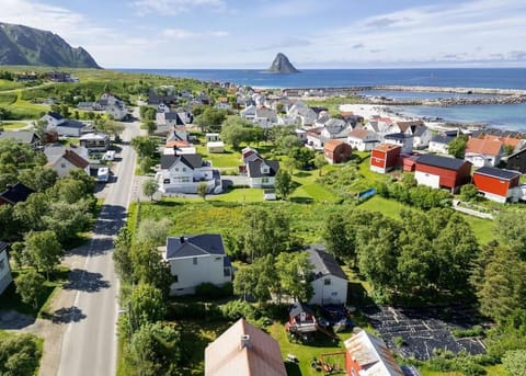 Koselig eldre hus på Bleik House in Nordland, Norway