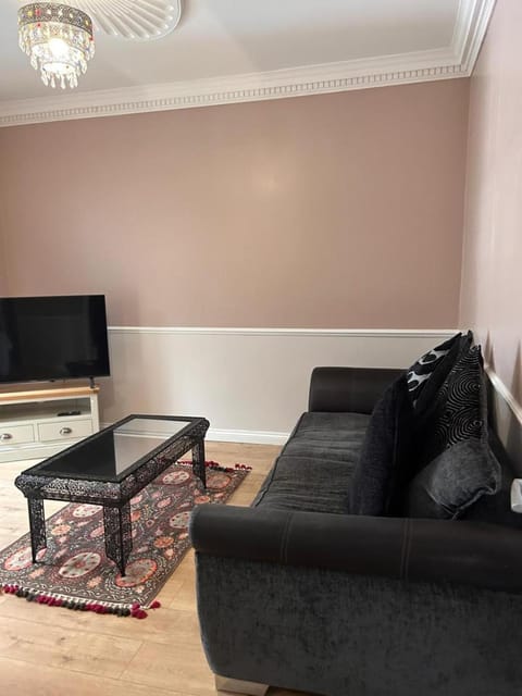 5 bed room house House in Ilford