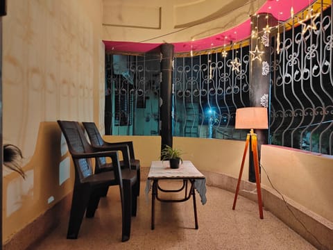 2 rooms appartment with balcony and kitchen Vacation rental in Kolkata