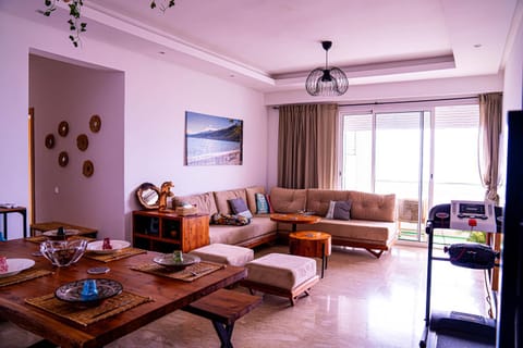 TV and multimedia, Living room, Seating area, Dining area, fireplace, air conditioner