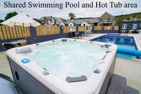 Hot Tub, Swimming pool