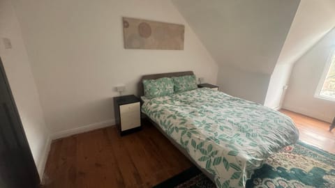 Double room in shared apartment Vacation rental in Hull