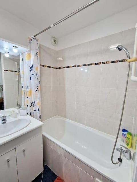 Votre cocon avec baignoire et Wifi à 15 min à pied du centre d'Amiens Apartment in Amiens