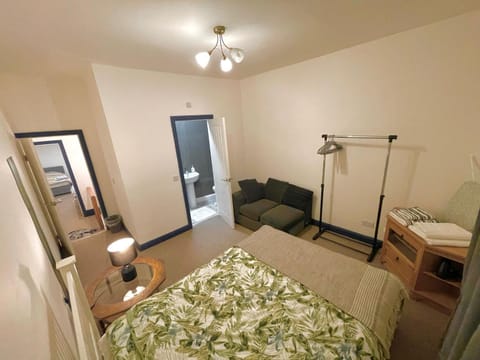 Cathedral view Stylish Cottage for Long stays Central Gloucester Apartamento in Gloucester