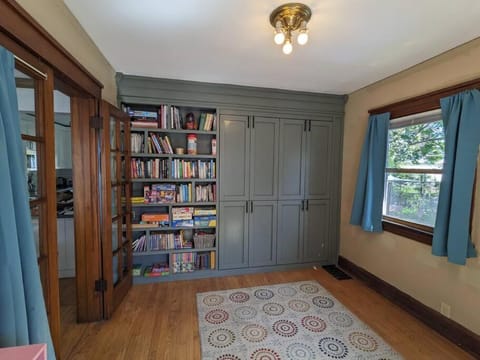 Family Friendly House - Downtown Location House in Madison