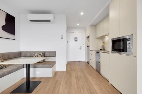 Dining area, kitchen