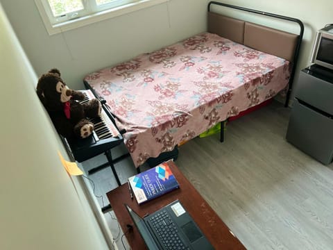 Private bedroom available in Mississauga with Sharing washroom House in Milton