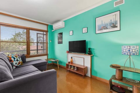 Cute Retro Gem Apartment in Geelong