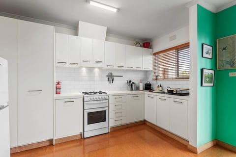 Cute Retro Gem Apartment in Geelong