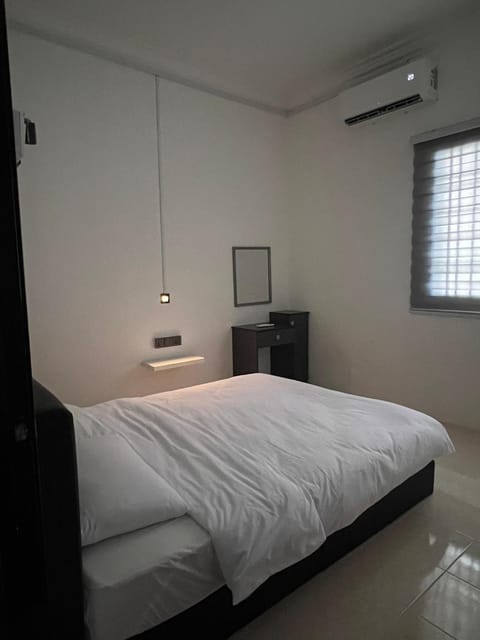 23 Inn Queen Bedroom with share bathroom Hostel in Penang