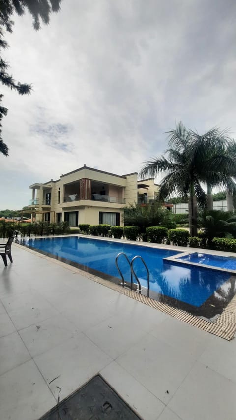 Property building, Swimming pool, Swimming pool