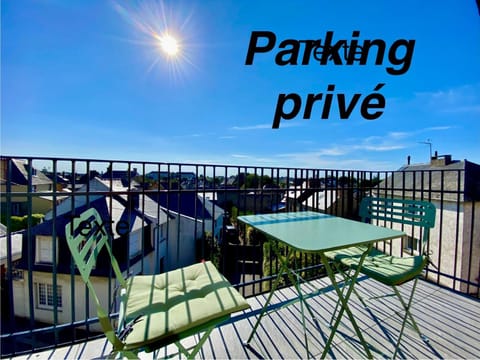 View (from property/room), Balcony/Terrace, Street view