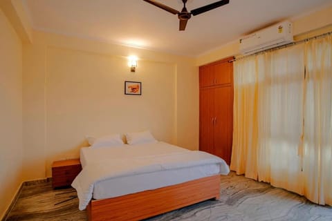 Bed, Photo of the whole room, Bedroom, wardrobe, air conditioner