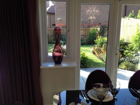 Day, Garden, Dining area, Garden view