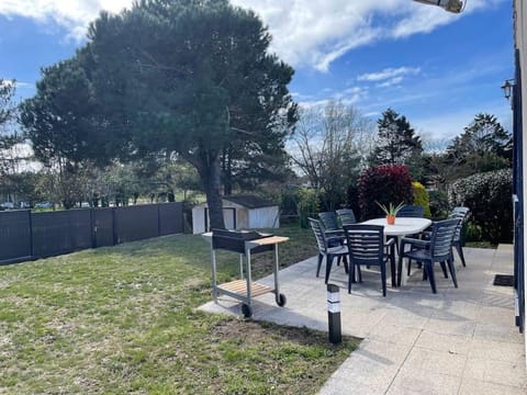 Patio, Garden, Dining area, Garden view